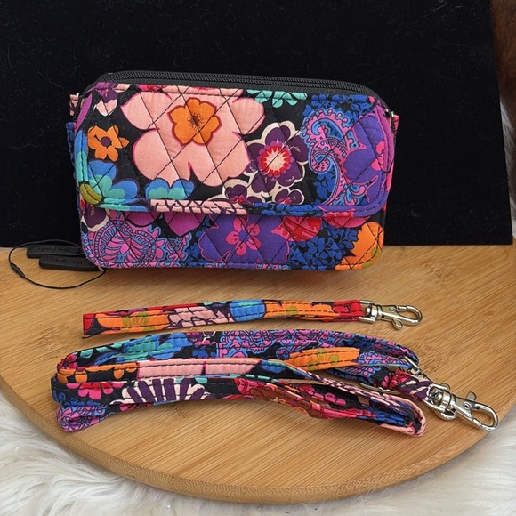 Vera Bradley All In One Fiesta Zip Around Crossbody Wristlet Clutch Wallet NWOT - Picture 11 of 17